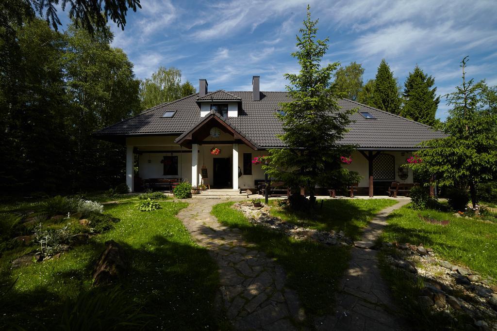 Stylowy Zajazd Pod Czarnym Kogutem Czarna  Bagian luar foto