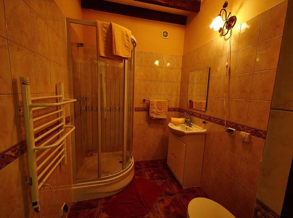 Stylowy Zajazd Pod Czarnym Kogutem Czarna  Ruang foto