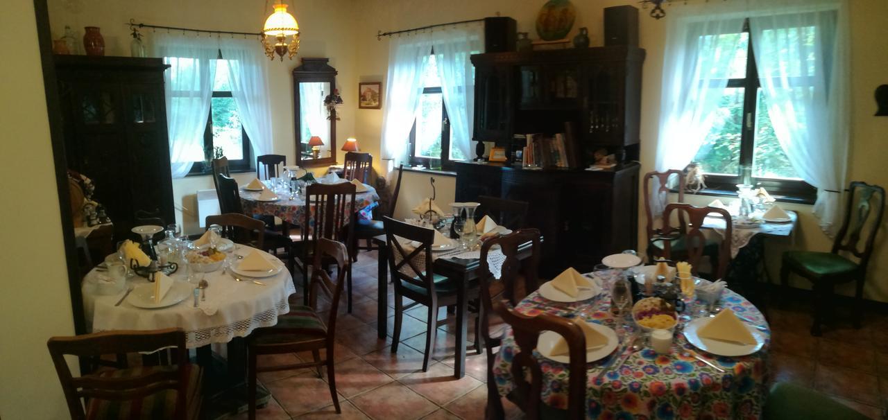 Stylowy Zajazd Pod Czarnym Kogutem Czarna  Bagian luar foto
