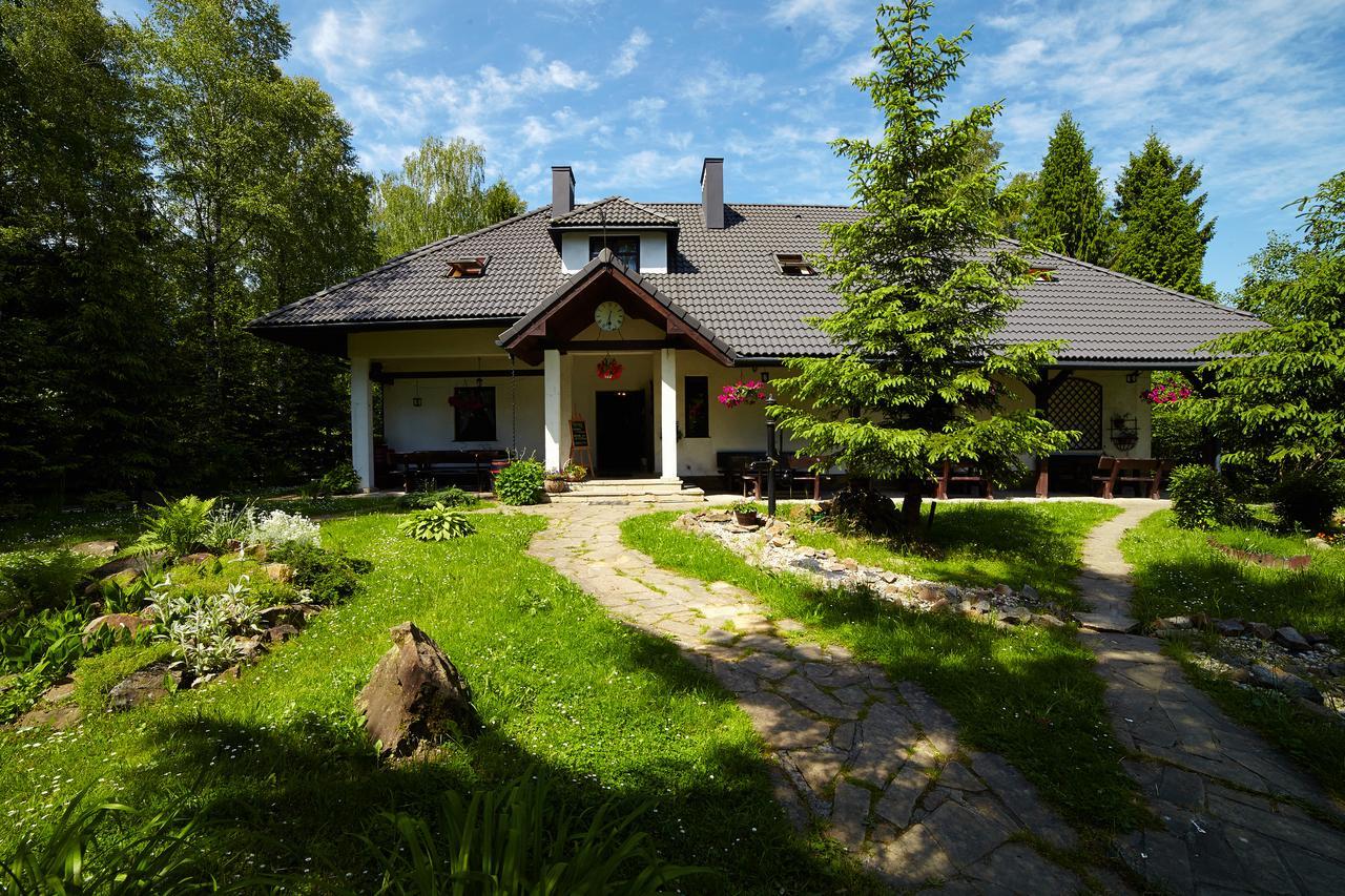 Stylowy Zajazd Pod Czarnym Kogutem Czarna  Bagian luar foto